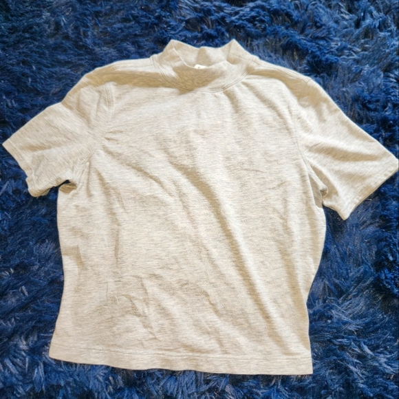 lululemon athletica Tops - Lululemon grey mock neck cropped short sleeve t shirt size 4